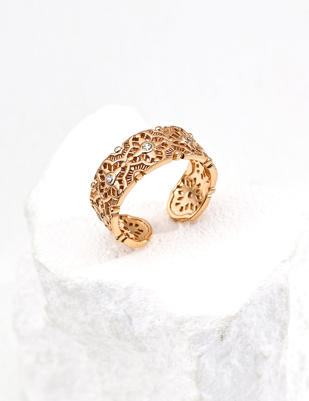 Vintage Design Zirconia Ring