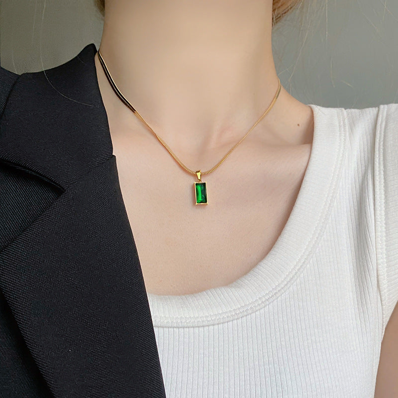 Light Luxury Emerald Zirconia Pendant Necklace