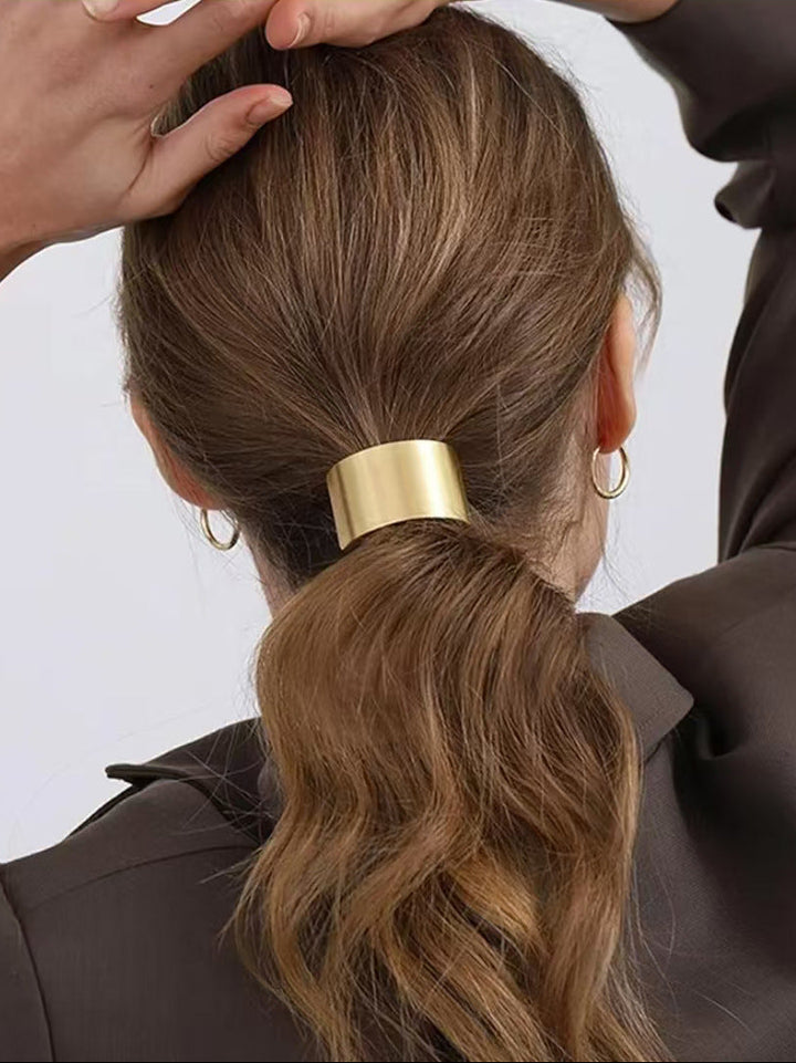 Metal Hair Clip with Horse Tail Design