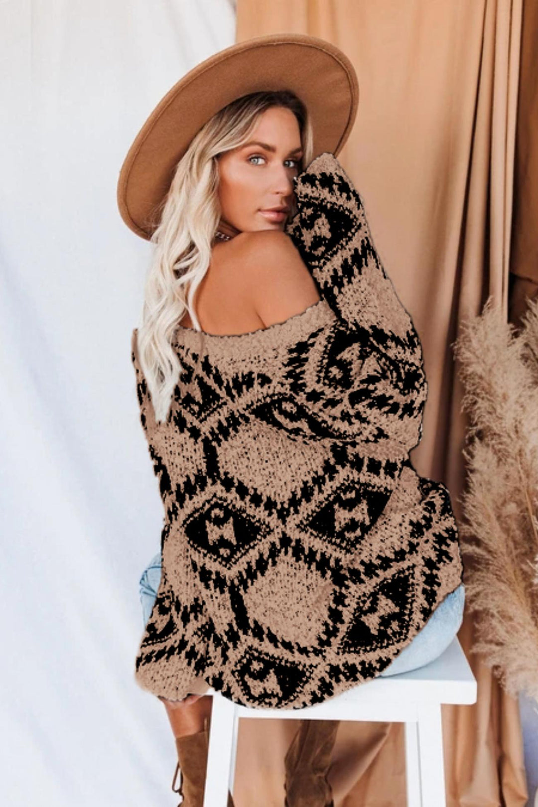 V-neckline Intarsia Knitted Top Khaki · M